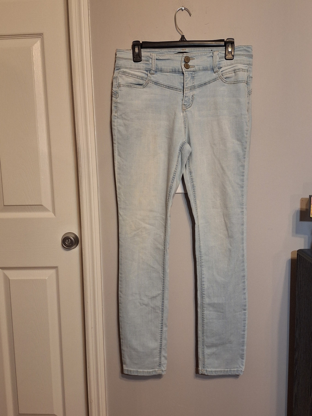 Twentyone Black Bt Rue 21 Light Wash Straight Leg Jeans for Women - Classic Fit